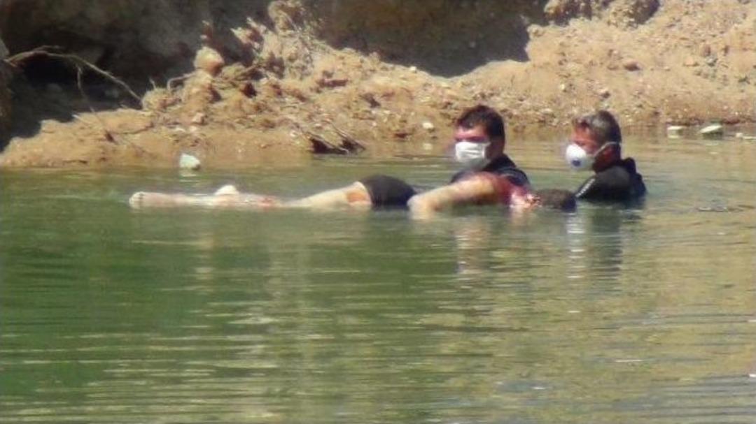 Kurşunlayıp, Ayağına Taş Bağladıktan Sonra G&ouml;lete Attılar