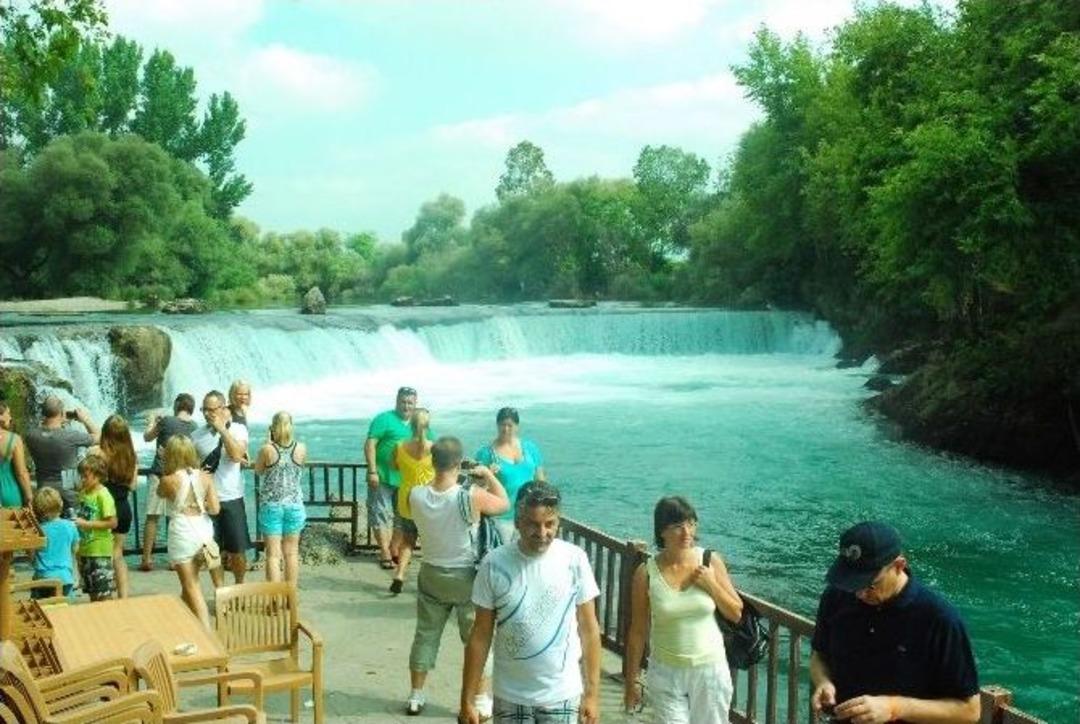 Şelaleye Ziyaret&ccedil;i Akını