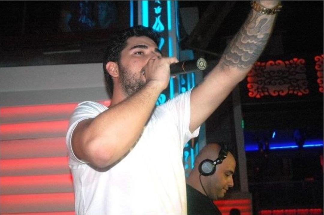 İdo Gece Kul&uuml;b&uuml;nde Eğlenen Tatilcilere Halay &Ccedil;ektirdi