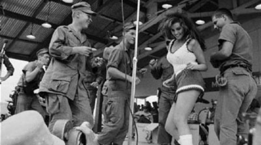 70li yıllar: Uzun Bacaklar, kısa Etekler