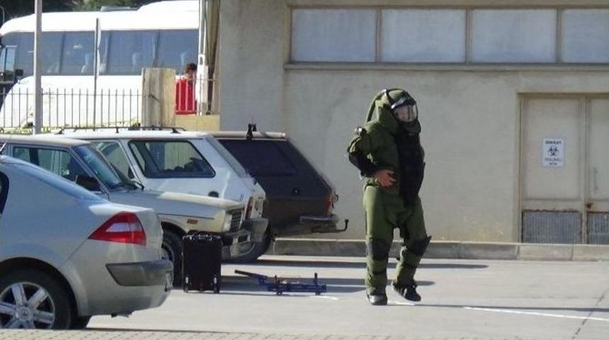 Hastane Bah&ccedil;esinde Ş&uuml;pheli Bavul Alarmı