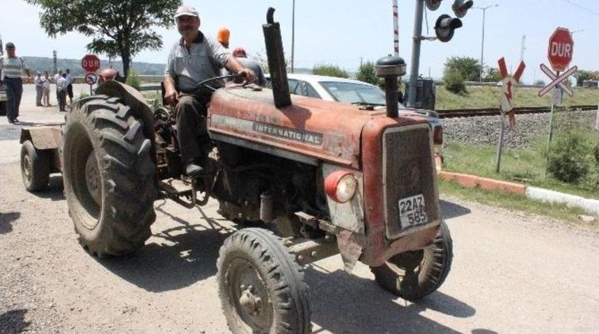 Yenikadın K&ouml;y&uuml; Sakinlerinin Yol Tepkisi
