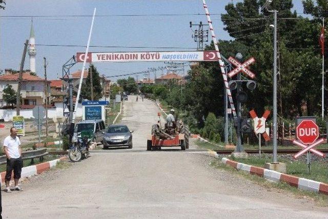 Yenikadın Köyü Sakinlerinin Yol Tepkisi