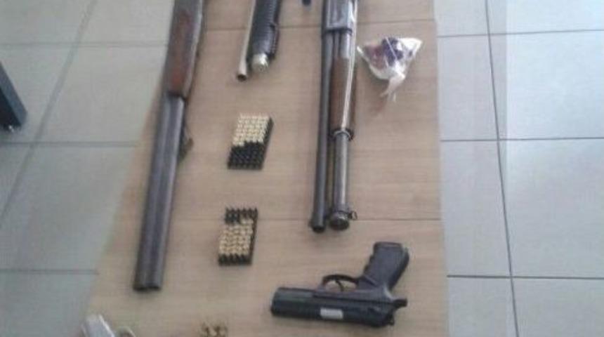 Sakarya Polisi &Ccedil;ok Sayıda Silah Ele Ge&ccedil;irdi