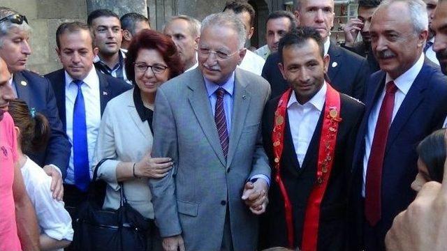 Cumhurbaşkanı Adayı İhsanoğlu Esnafı Ziyaret Etti