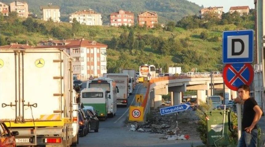 Zonguldak-istanbul Yolu&rsquo;nda Ara&ccedil; Kuyruğu 5 Kilometreyi Buldu