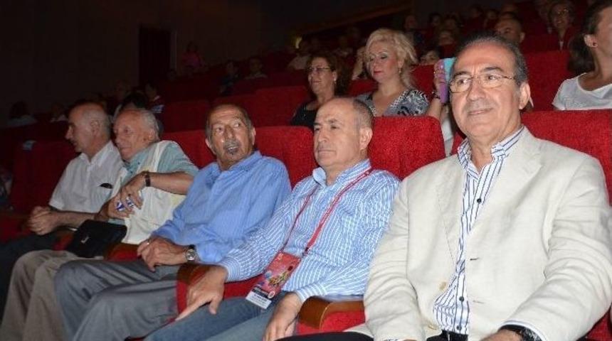 Z&uuml;rihli Gen&ccedil;ler B&uuml;y&uuml;k&ccedil;ekmecelilerin Kalbini Fethetti