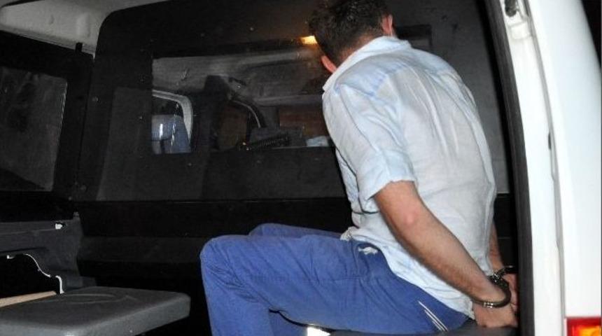 Polisi Darp Edip, Beylik Tabancasını Gasp Etti İddiasıyla 2 Kişi Gözaltına Alındı