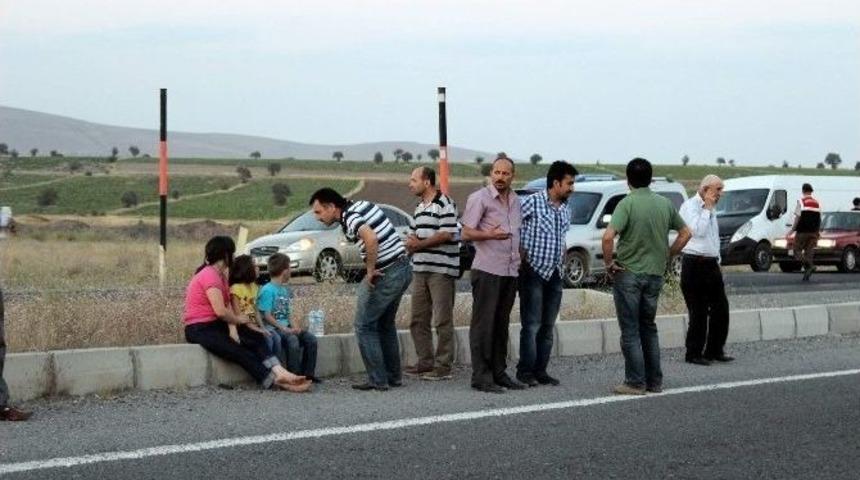 Takla Atan Otomobilden Sağ &Ccedil;ıktılar
