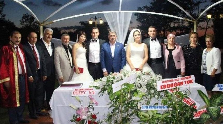 İkiz D&uuml;ğ&uuml;n