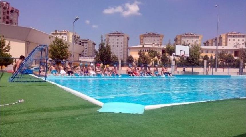K&uuml;&ccedil;&uuml;k&ccedil;ekmece&rsquo;de &Ccedil;ocuklara Portatif Havuz İmkanı