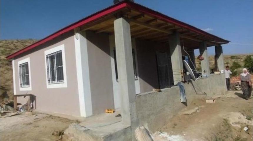 Ekin&ouml;z&uuml;&rsquo;nde 30 Aileye Barınma Yardımı Yapıldı