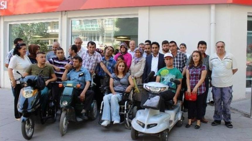 Engelliler, &Uuml;&ccedil; Aylıklarını Başbakan Erdoğan&rsquo;a Destek İ&ccedil;in G&ouml;nderdi