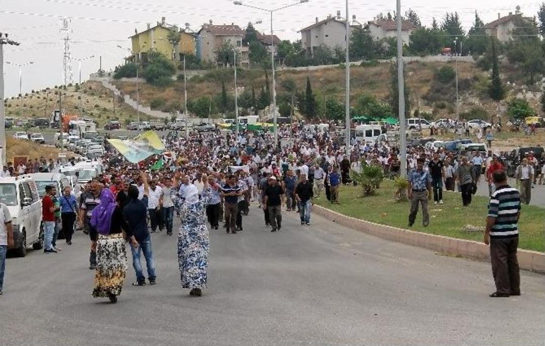 Isid Tarafından &Ouml;ld&uuml;r&uuml;len Pyd &Uuml;yesi Mersin'de Toprağa Verildi