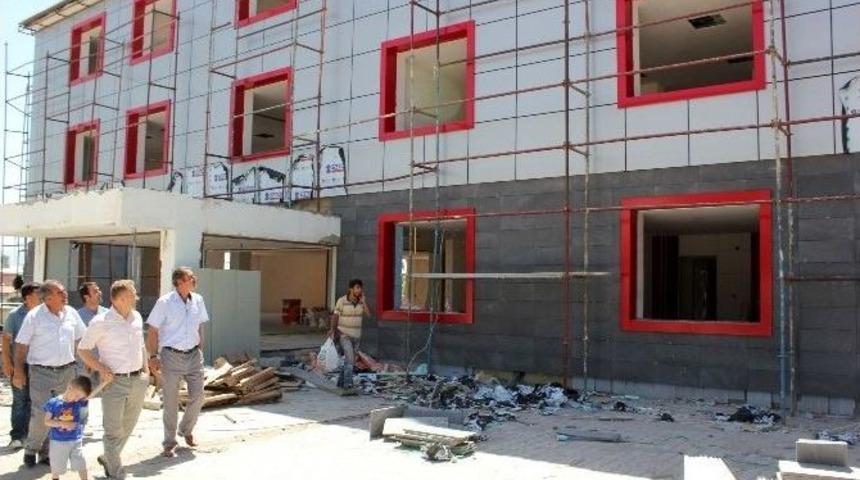 Muradiye K&uuml;t&uuml;phanesi Hızla Yenileniyor