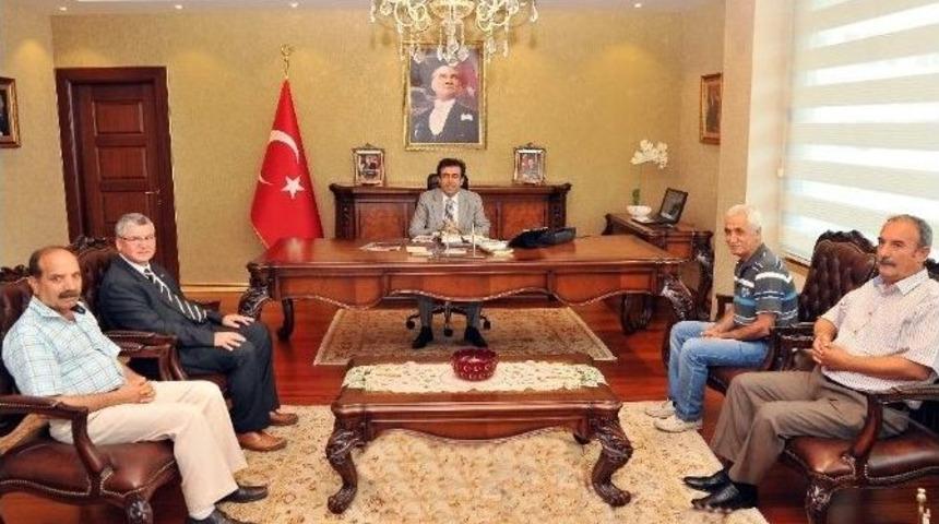 Vali G&uuml;zeloğlu Mersin Yazarlar Derneği Başkan Ve &Uuml;yelerini Kabul Etti
