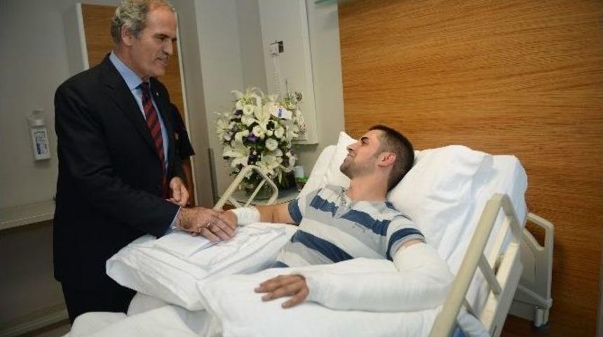 Başkan Altepe, Kahraman İtfaiyeciyi Ziyaret Etti