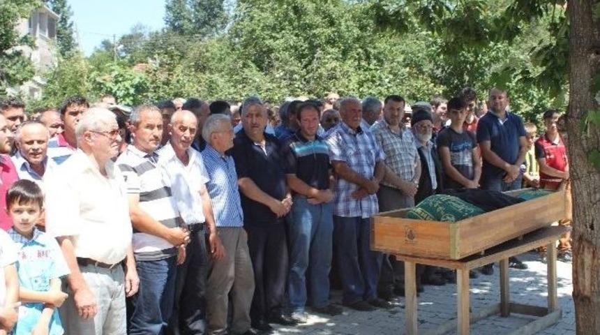 Oğlu Tarafından Kazara Vurulan Yaşlı Adam Defnedildi