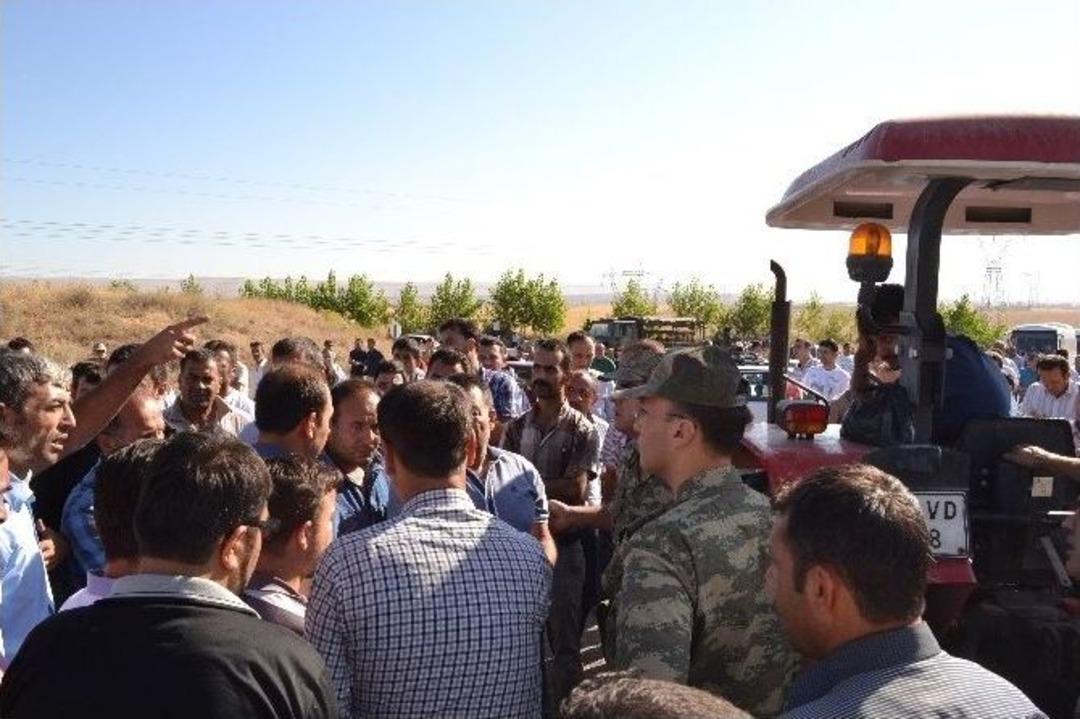 İş&ccedil;iler Yol Kapatarak Eylem Yaptı