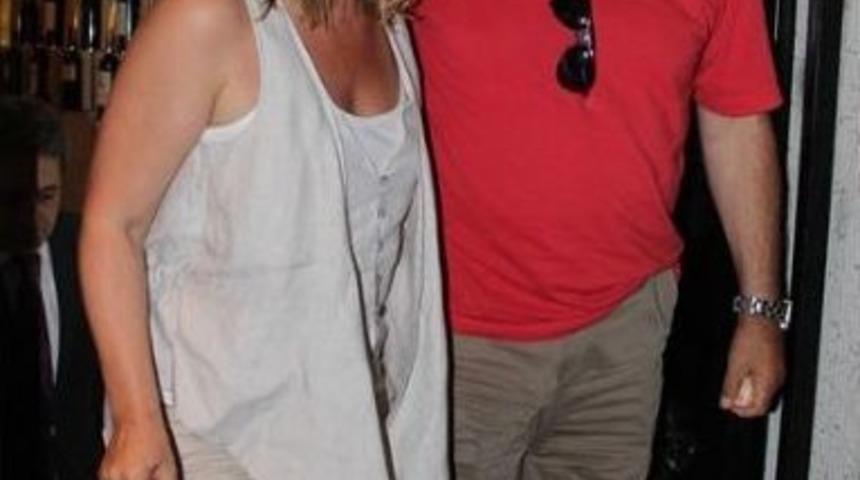 Kadir İnanır, J&uuml;lide Kural İle Birlikte Tatil Yapıyor