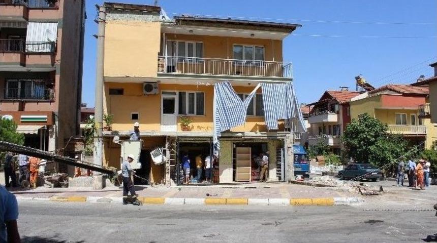 Denizli&rsquo;deki Kazanın Ardından Temizlik &Ccedil;alışmaları Başladı