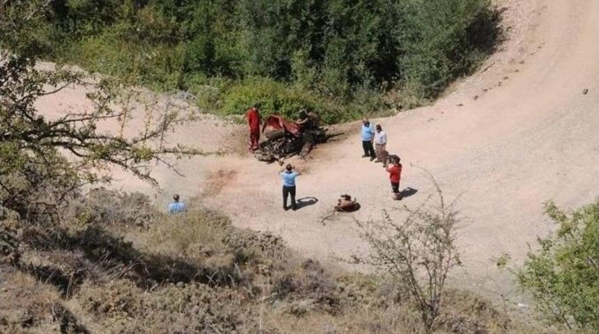 Trakt&ouml;r U&ccedil;uruma Yuvarlandı: 2 Yaralı