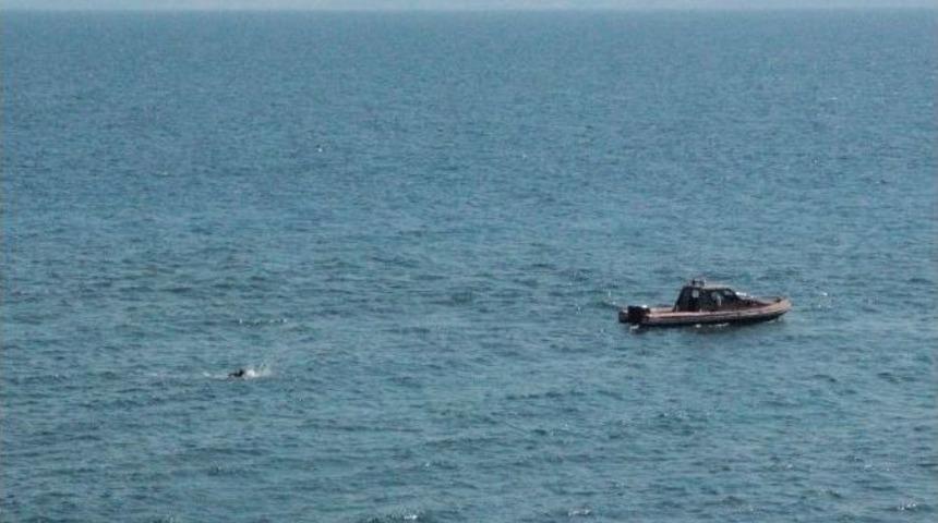 Boğuluyor Sandılar Ancak Milli Y&uuml;z&uuml;c&uuml; &Ccedil;ıktı