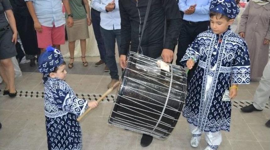 Balıkesir'in Siyaset Ve İş D&uuml;nyası S&uuml;nnet T&ouml;reninde Bir Araya Geldi