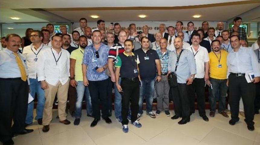 Fenerbah&ccedil;e Dernekleri, Aziz Yıldırım Ve Y&ouml;neticilerle Bir Araya Geldi