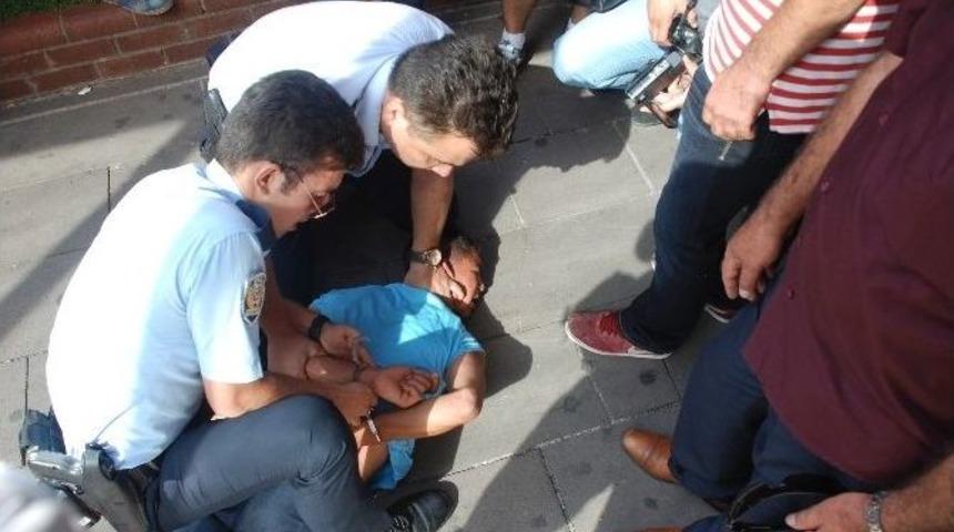 &Ccedil;akmak Gazı &Ccedil;eken Gen&ccedil; G&uuml;&ccedil;l&uuml;kle G&ouml;zaltına Alındı