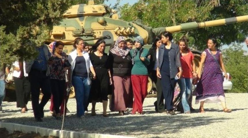 Ka&ccedil;ırıldığı İddia Edilen Kız Ailesine Teslim Edildi