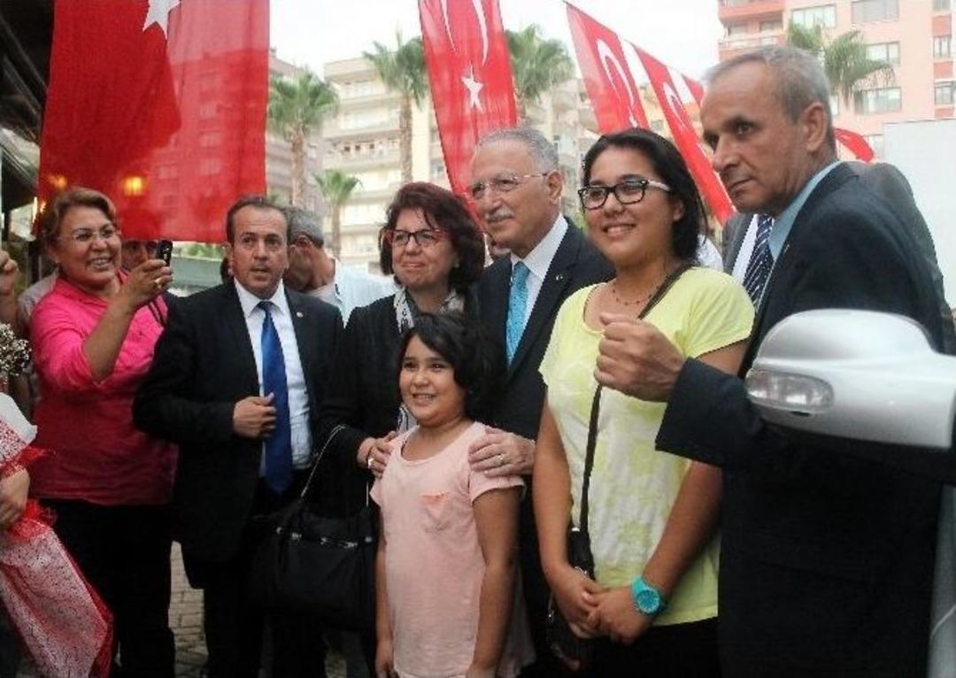 Ekmeleddin İhsanoğlu Sivil Toplum Kuruluş Başkanlarıyla Buluştu