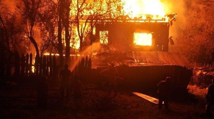 Pınarbaşı&rsquo;nda Ev Yangını