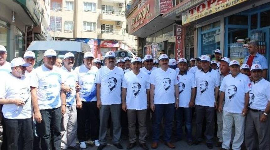 Ak Partililer, Erdoğan Tiş&ouml;rt&uuml; Ve Şapkalarıyla Se&ccedil;im &Ccedil;alışması Yapıyor