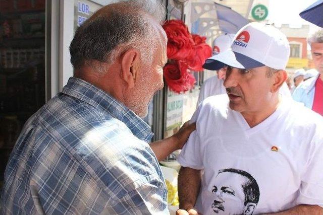 Ak Partililer, Erdoğan Tişörtü Ve Şapkalarıyla Seçim Çalışması Yapıyor