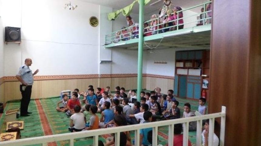 Kuran Kursuna Giden &Ouml;ğrencilere Trafik Bilinci Aşılandı