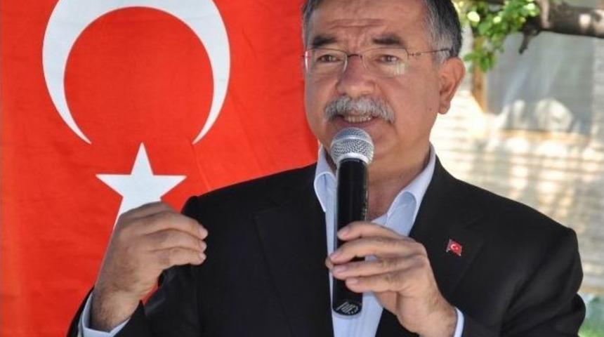 Milli Savunma Bakanı İsmet Yılmaz:
