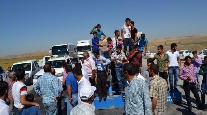 K&ouml;yl&uuml;ler Yol Kapattı