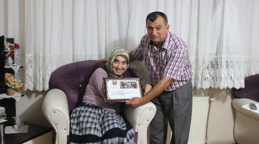 Engelli Gen&ccedil; Kızı Mutlu Eden Ziyaret