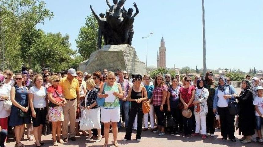 Antalya&rsquo;da D&ouml;rt Bin K&ouml;pek Katledildi İddiası