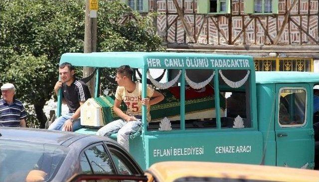 Gazi Mahallesindeki Çatışmada Ölen Genç Toprağa Verildi