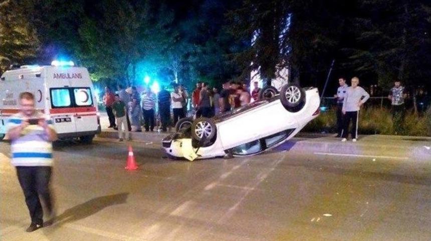 &Ccedil;ankırı'da Otomobil Takla Attı: 3 Yaralı
