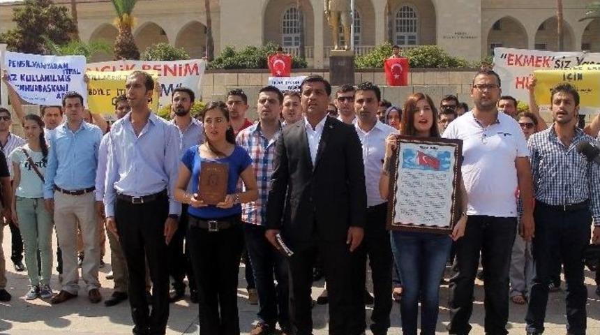 Ak Partili Gen&ccedil;lerden İhsanoğlu'na Safahat Kitabı Ve İstiklal Marşı Tablosu