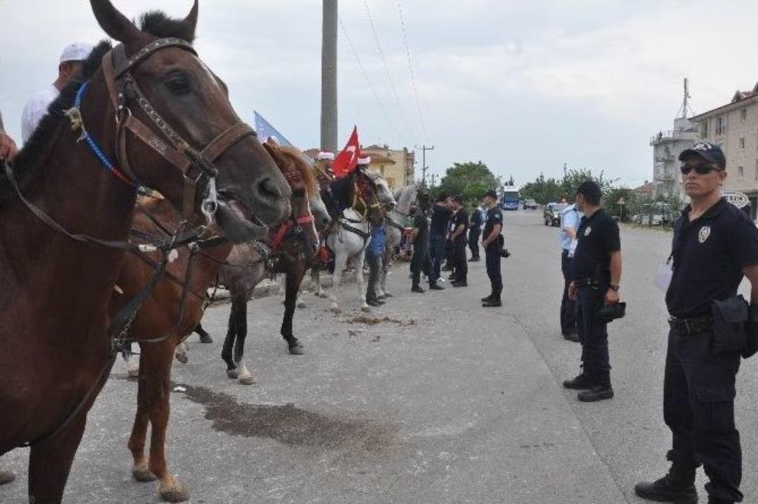Başbakan Erdoğan Balıkesir'de Atlar Ve Halk Oyunları İle Karşılandı