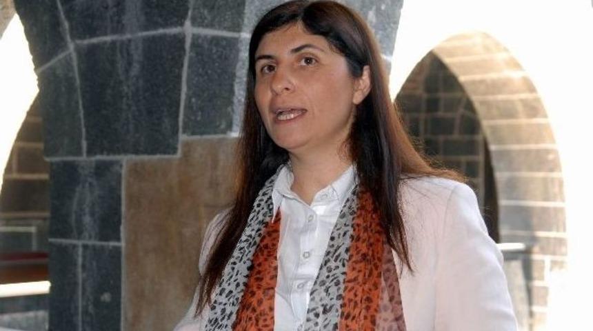 Ak Parti&rsquo;li Beyaz, Ulu Camii&rsquo;de Devam Eden Restorasyon &Ccedil;alışmalarını İnceledi