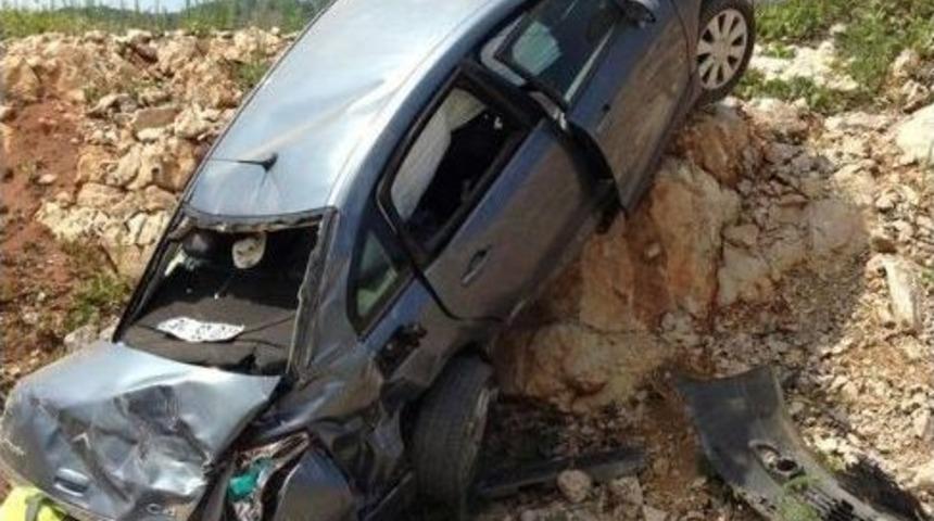 Bayram D&ouml;n&uuml;ş&uuml; Kaza Yaptılar: 1 &Ouml;l&uuml;, 4 Yaralı