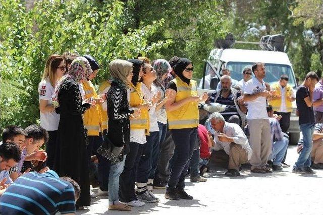 (düzeltme) Sağlık Görevlisi Toprağa Verildi