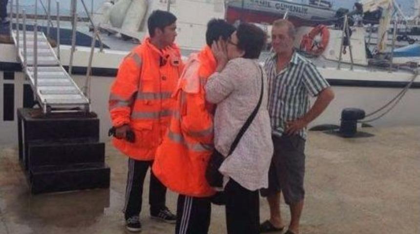 Fırtınada Mahsur Kalan Gen&ccedil;leri Sahil G&uuml;venlik Kurtardı