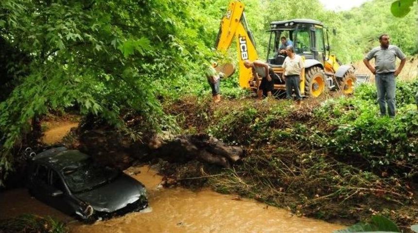 Lapseki'de Sel: 1 Kişi Kayıp