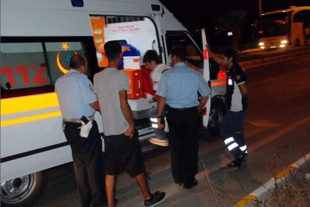 Didim&rsquo;de Trafik Kazası, Tarlaya U&ccedil;an Ara&ccedil;taki İki Kişi Yaşadıklarına İnanamadı